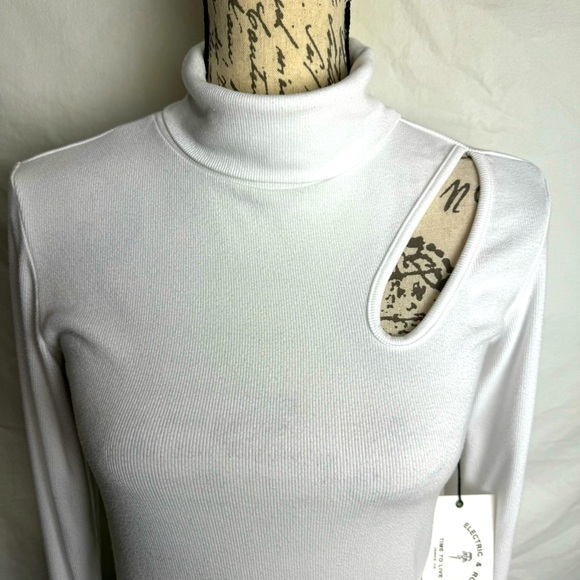 Electric & Rose Vanessa White Ribbed Turtleneck Sweater Made in USA  Size M  NWT - Picture 2 of 12
